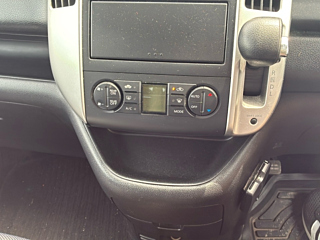 NISSAN SERENA 2010