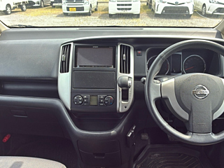 NISSAN SERENA 2010