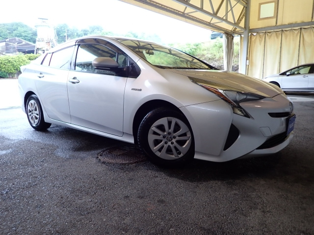 TOYOTA PRIUS 2018