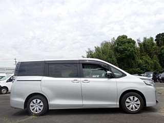 TOYOTA VOXY 2020