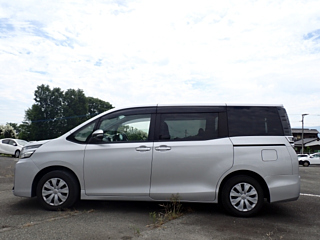 TOYOTA VOXY 2020
