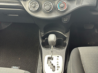 TOYOTA VITZ 2013
