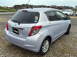 TOYOTA VITZ 2013