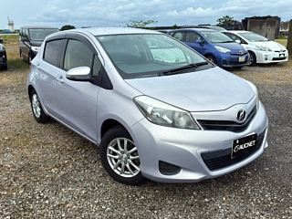 TOYOTA VITZ 2013