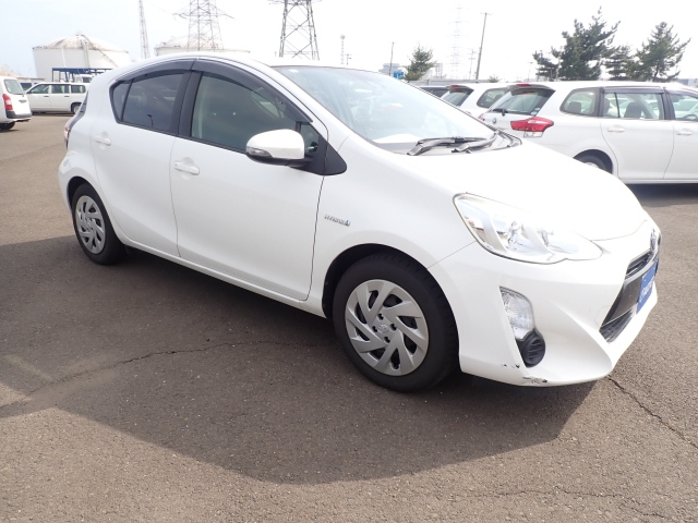 TOYOTA AQUA 2017