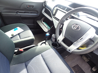 TOYOTA AQUA 2017
