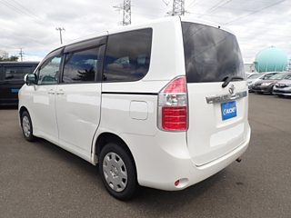 TOYOTA NOAH 2009