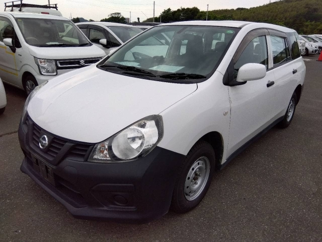 NISSAN AD 2018