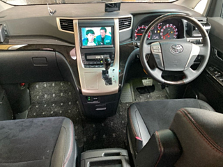 TOYOTA VELLFIRE 2013