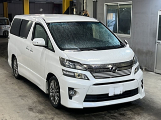 TOYOTA VELLFIRE 2013
