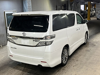 TOYOTA VELLFIRE 2013