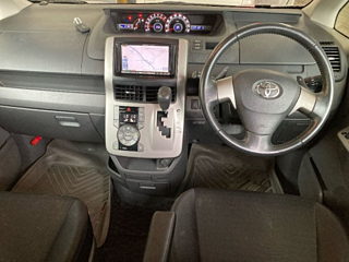 TOYOTA VOXY 2009
