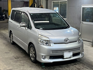 TOYOTA VOXY 2009