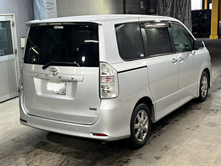 TOYOTA VOXY 2009