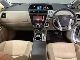 TOYOTA PRIUS ALPHA 2015