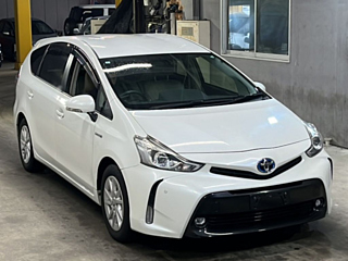 TOYOTA PRIUS ALPHA 2015