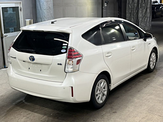 TOYOTA PRIUS ALPHA 2015