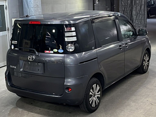 TOYOTA SIENTA 2010