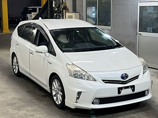 TOYOTA PRIUS ALPHA 2012
