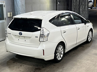 TOYOTA PRIUS ALPHA 2012