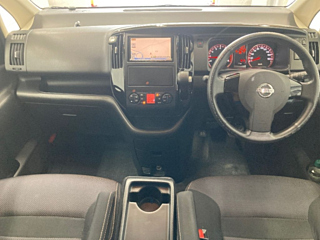 NISSAN SERENA 2010