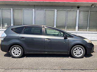 TOYOTA PRIUS ALPHA 2012