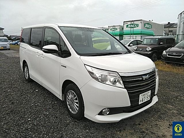 TOYOTA NOAH 2015