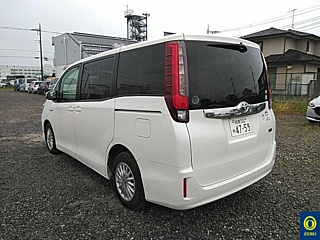 TOYOTA NOAH 2015