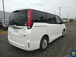 TOYOTA NOAH 2015