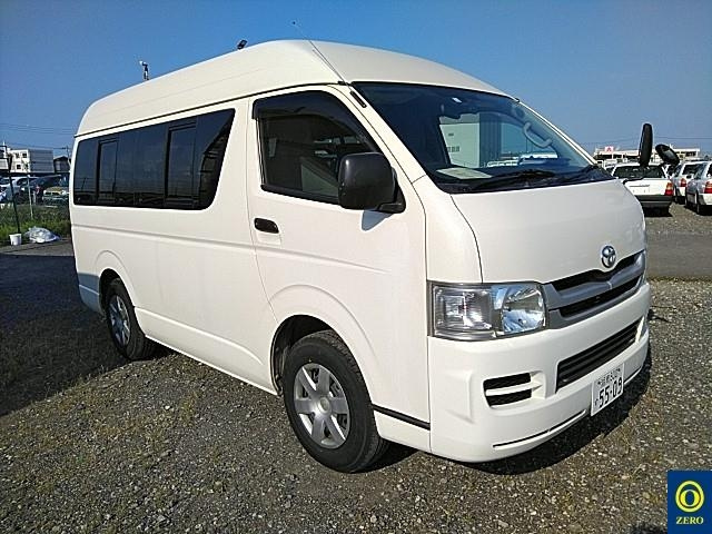 TOYOTA HIACE REGIUS 2009