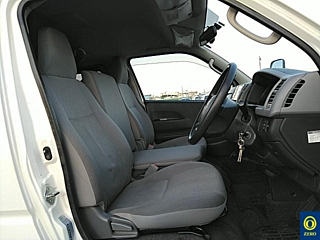 TOYOTA HIACE REGIUS 2009