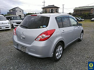 NISSAN TIIDA 2011