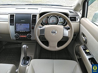 NISSAN TIIDA 2011