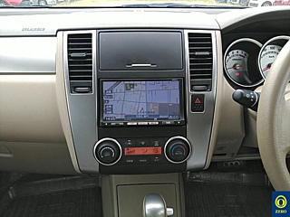 NISSAN TIIDA 2011
