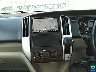 NISSAN SERENA 2010