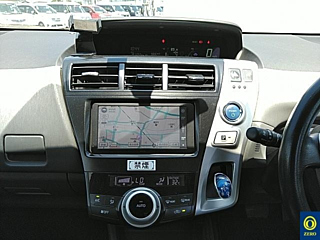TOYOTA PRIUS ALPHA 2012