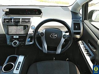 TOYOTA PRIUS ALPHA 2012