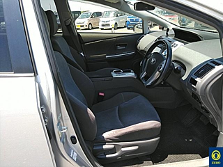 TOYOTA PRIUS ALPHA 2012