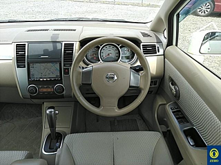NISSAN TIIDA 2010