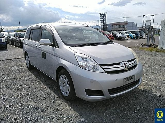 TOYOTA ISIS 2011