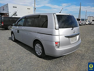 TOYOTA ISIS 2011
