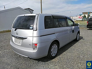 TOYOTA ISIS 2011