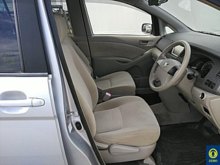 TOYOTA ISIS 2011