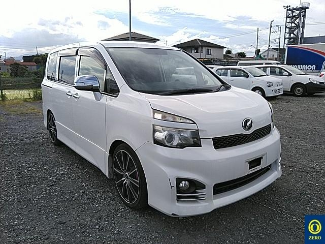 TOYOTA VOXY 2012