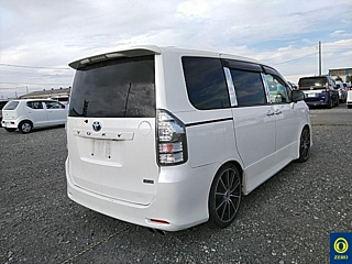 TOYOTA VOXY 2012