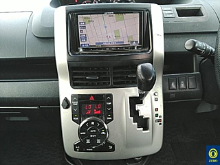 TOYOTA VOXY 2012