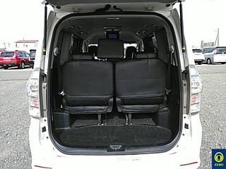 TOYOTA VOXY 2012