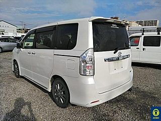 TOYOTA VOXY 2012