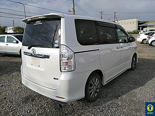 TOYOTA VOXY 2012