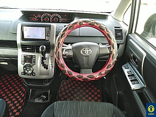 TOYOTA VOXY 2012